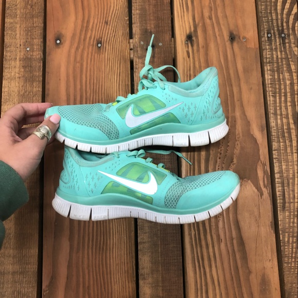 Nike women’s size 7 turquoise frees - Picture 5 of 11